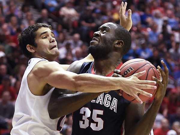 Elliott Pitts (left) and Arizona showed off their defense again in routing Gonzaga. (Denis Poroy/AP)